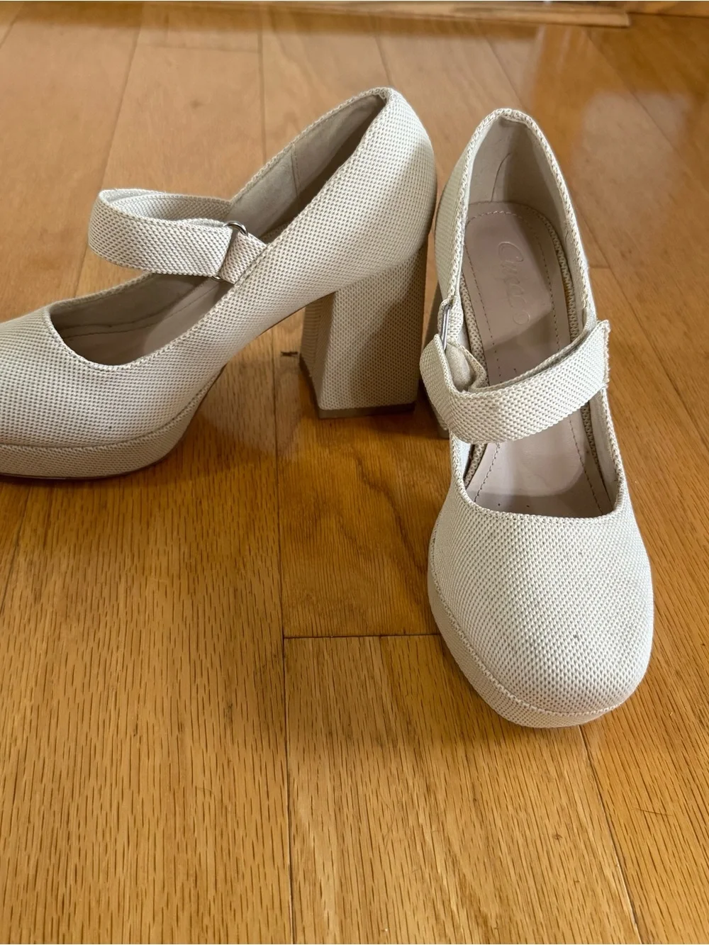 Tan beige fabric Mary Jane shoes platform heels size 6 .